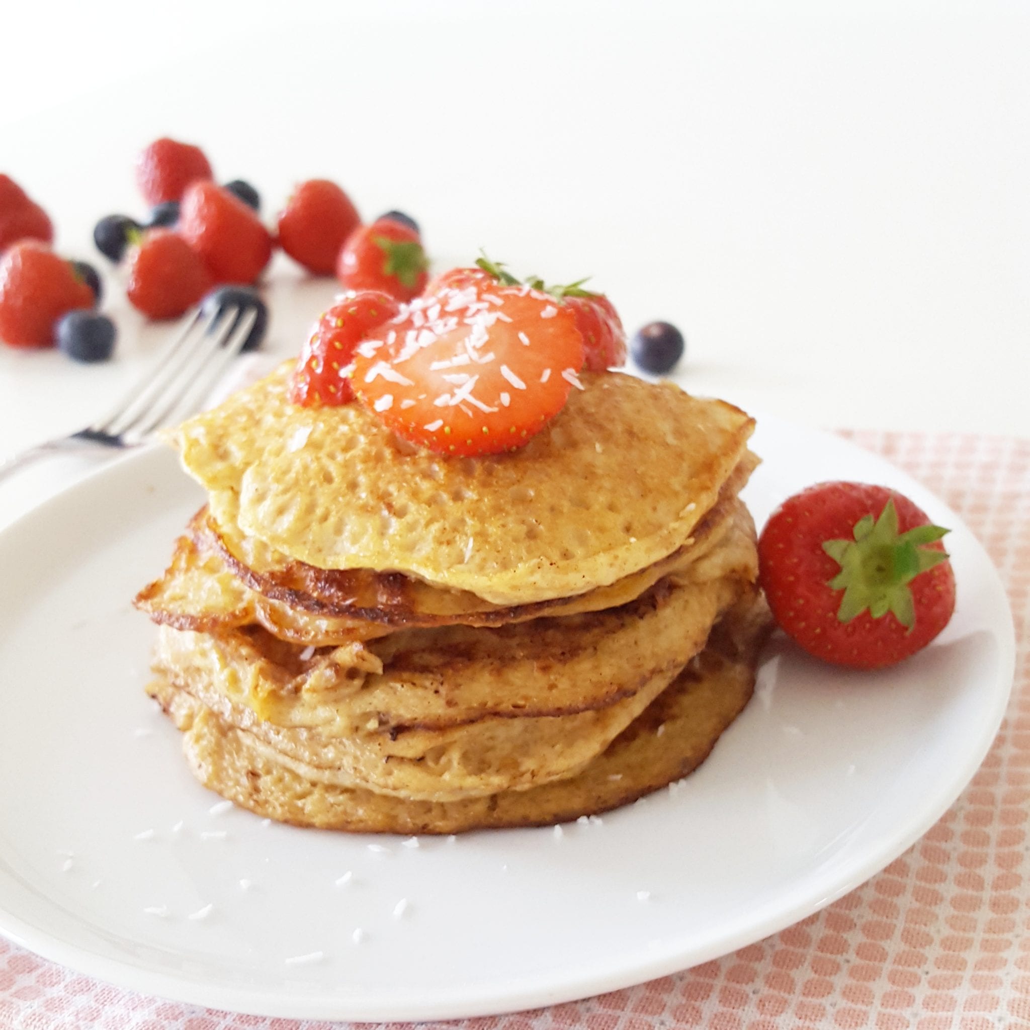 Bananenpannenkoekjes met rood fruit