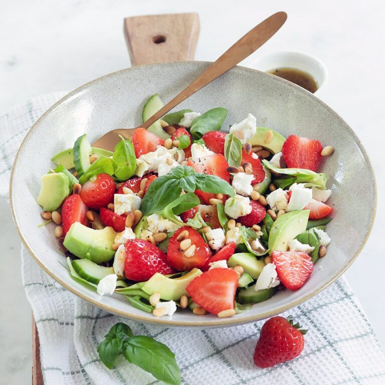 Aardbeiensalade met geitenkaas