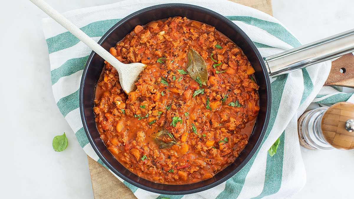 Pan gevuld met bolognese saus