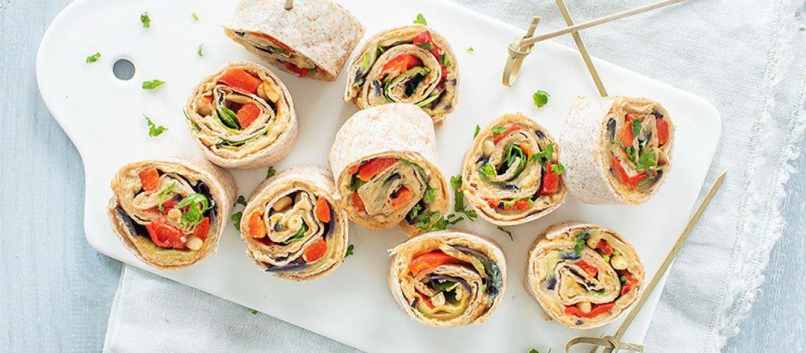 Gezonde wrap rolletjes met hummus